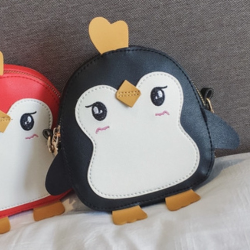 ✨NEW✨Black Penguin Purse ✨